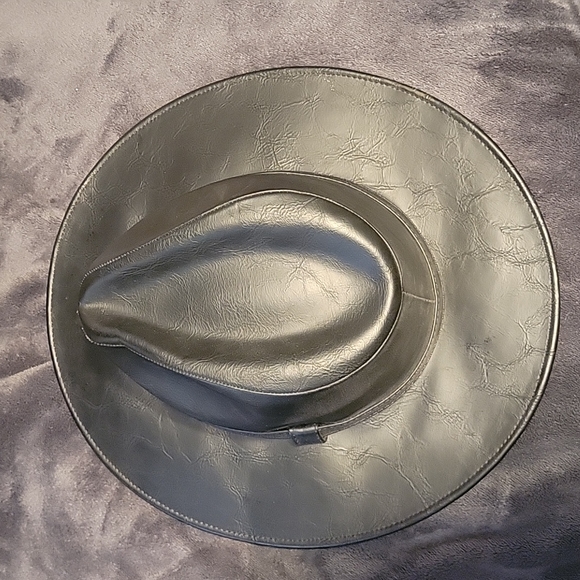 Black Stylish leather Hat - Picture 3 of 7